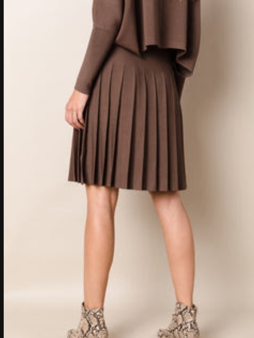 Pleated Knit Brown Skirt